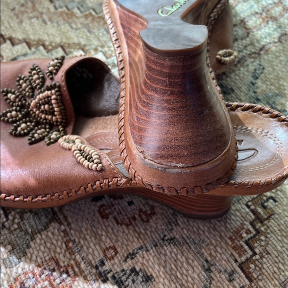 Clark’s leather beaded slip on shoes. Size 7M - Picture 5 of 9